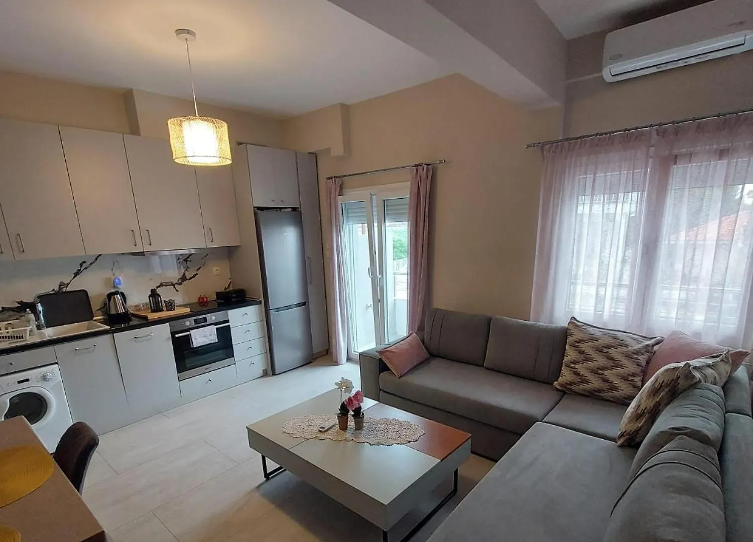 New, Nice Apartment, 50M From Sea And From Center At Nea Irakleia